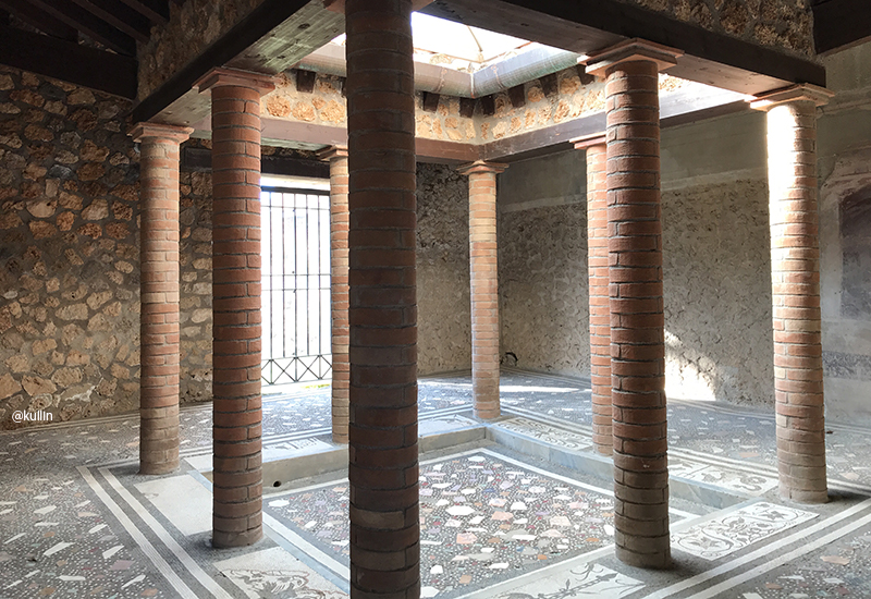 bath in pompeii